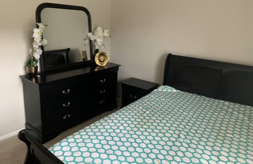 Orange Park House | CHEERFUL 4 bedrooms home, with Jacuzzi in master bathroom.