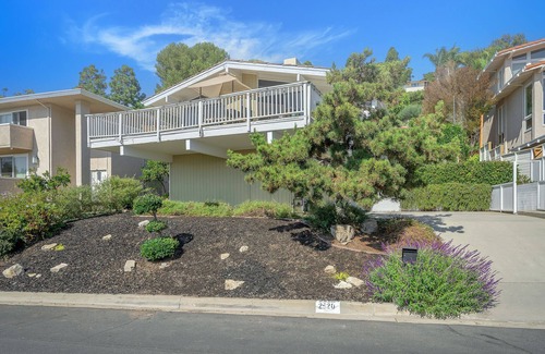 Palos Verdes Estates House | Cheerful 4-bedroom home with panoramic ocean view