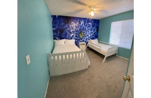 Southeast Colorado Springs House | Cheerful 5-bedroom Colorado Mountain View home