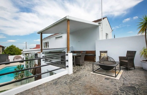 Brunswick West House | Cheerful 5 bedroom home with heated pool