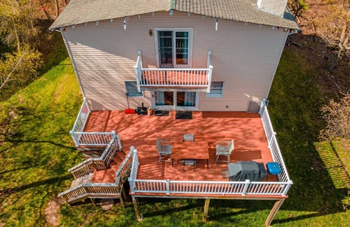 Long Pond House | Cheerful 6 bedroom in the heart of Poconos
