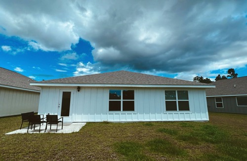 Foley House | Cheerful and Clean 4 bdrm 2 bath Home - Sleeps 10