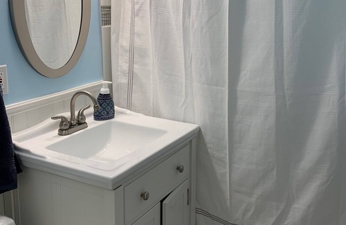 Gander House | Cheerful and Renovated 5 Bedroom Home