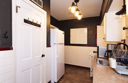 Lindenwood Park House | Cheerful and spacious 2 bedroom home with parking