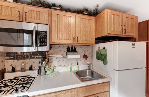 Eagle River Condo | Cheerful Condo w/Private Patio, Shared Tennis, Basketball, and Game Room