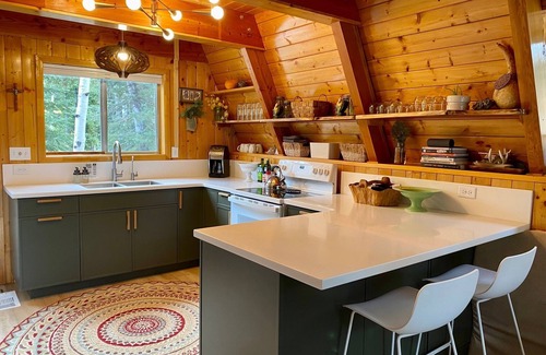 Meadow View Heights Cabin | Cheerful Couples Get-Away Cabin at 8,500 Feet