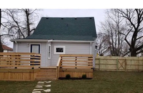 Near Northside House | Cheerful, Cozy, and Close to Everything. No Cleaning Fees.