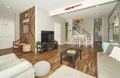 Near Northside House | Cheerful, Cozy, and Close to Everything. No Cleaning Fees.