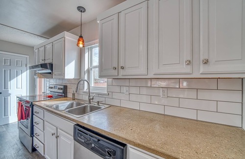 Canon City House | Cheerful Downtown 4 Bedroom Home