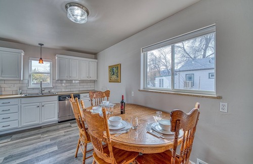 Canon City House | Cheerful Downtown 4 Bedroom Home