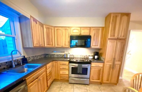 Northeast Raleigh House | Cheerful Four Bedroom Family and Pet Friendly Home