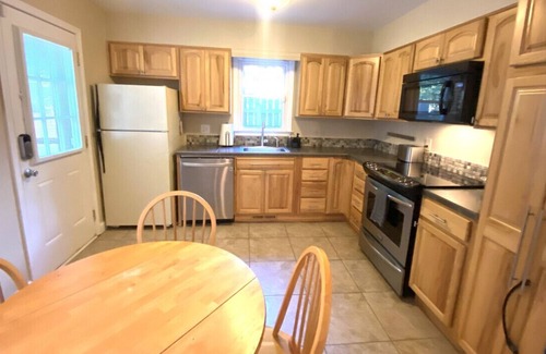 Northeast Raleigh House | Cheerful Four Bedroom Family and Pet Friendly Home