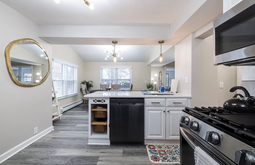 Merriam Park House | Cheerful Home by Allianz Field w/Patio & Parking