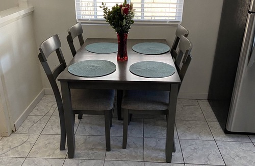 Harbor House | Cheerful Home Carson near LA attractions SoFi, LAX, Long Beach Port