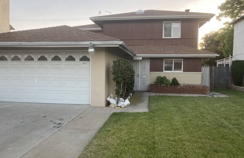 Harbor House | Cheerful Home Carson near LA attractions SoFi, LAX, Long Beach Port