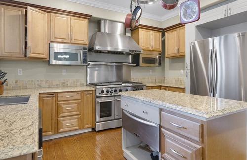 Estates at Canyon Crest House | Cheerful home easy access to Hwy 60 & 91 UCR
