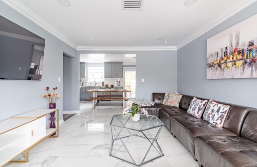 Midway City House | Cheerful Home-Prime Location - Close to Everything