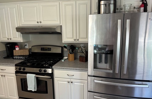 Rocklin House | Cheerful home with beautiful large yard centrally located!