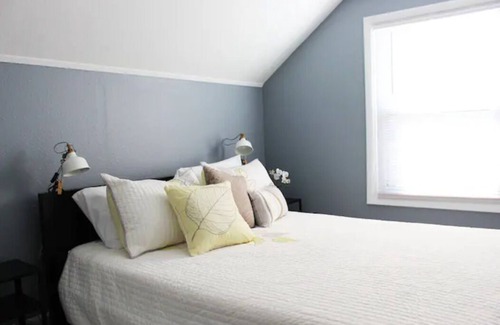 Ann Arbor House | Cheerful Home with village charm and Ann Arbor access