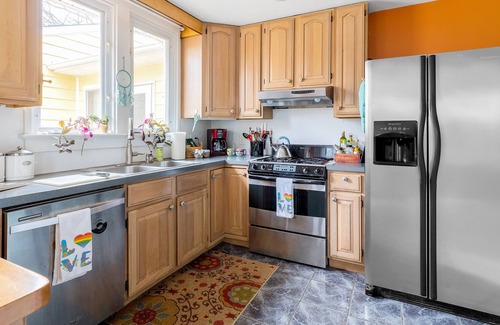 Wilmington House | Cheerful house, big yard, large groups welcome