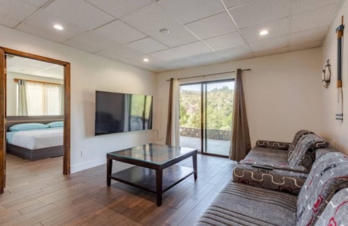 Three Rivers House | CHEERFUL HOUSE WITH RIVER AND MOUNTAIN VIEWS! NEW