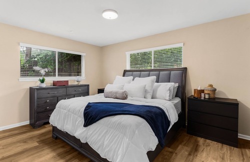 Garden Oaks House | Cheerful Houston Home With Pool with power post storm!