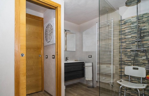 Poggio Apartment | Cheerful holiday home in Poggio with private garden