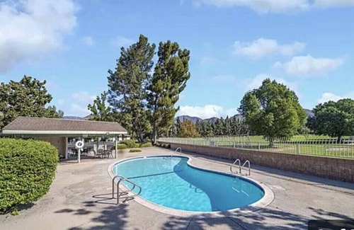 Azusa House | Cheerful, Quiet, Clean and Safe Condo near the San Gabriel Mountains in Azusa.