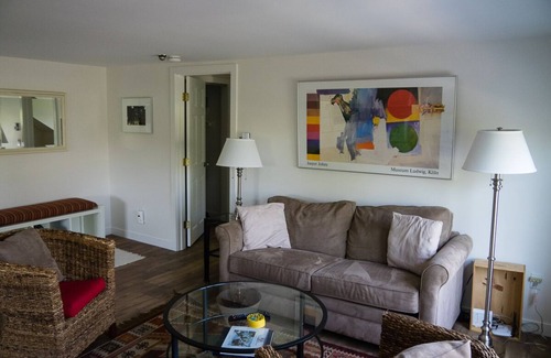 Commercial Street Condo | Cheerful, renovated condo with private beach and parking