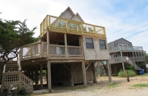 Avon Cottage | Cheerful, Semi Oceanfront, pet friendly, w/pool