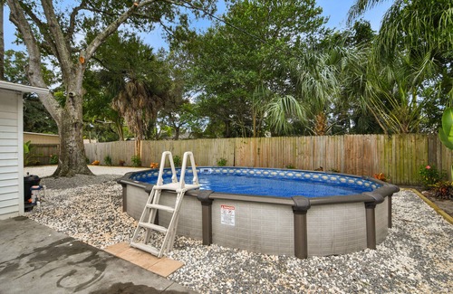 Town N County Park House | Cheerful spacious 4 bedroom with Pool - Game Room