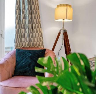 Livingston House | Cheerful Stays - Livingston - 4 Bedroom 3 Bath home