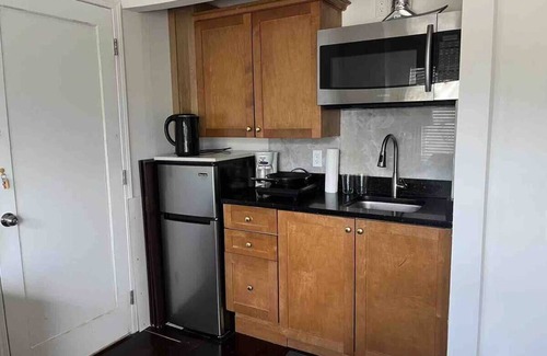 Vancouver South Apartment | Cheerful studio close Langara/49