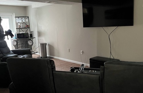 Waldorf House | Cheerful1 bedroom basement with separate entrance