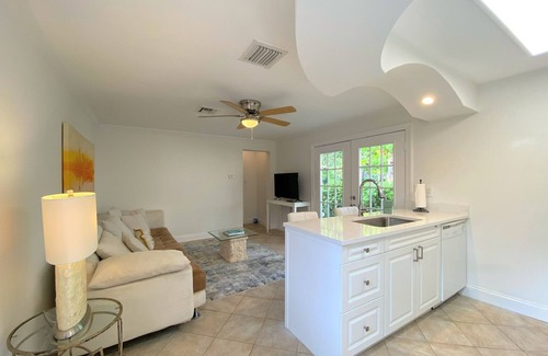 Naples Villa | Cheerfull Villa. Best Location in Naples! All you need in one home.