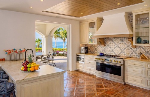 Palmilla Villa | Chef, Butler & Steps from the Beach w/Beautiful 5 Bd Villas Del Mar