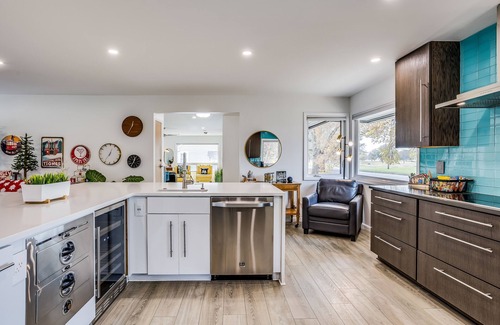 Wichita House | Chefs Kitchen-Pool & Spa-Games-Golf Course-Parks & Museums-Safe Neighborhood