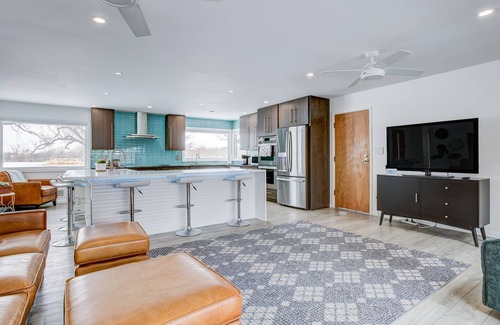 Wichita House | Chefs Kitchen-Pool & Spa-Games-Golf Course-Parks & Museums-Safe Neighborhood