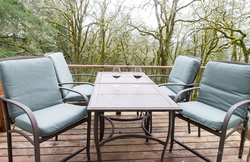 Newberg House | Chehalem Mountain Hideaway