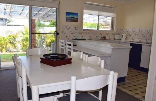 Hat Head House | Chel-sea - Modern 3-bedroom home with a sleep out in the garage in peaceful Hat Head