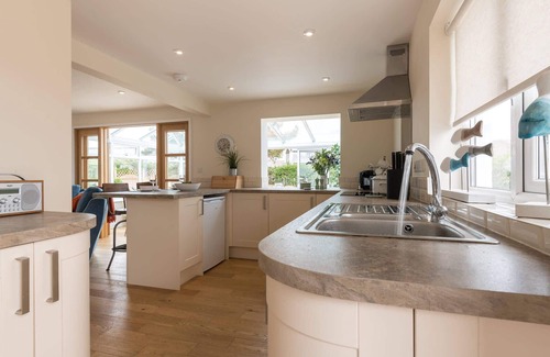 Rhosneigr House | Chelford: 3-Bed Home Near Rhosneigr Beach | Managed by Anglesey Holiday Letting