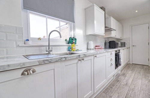 Chelmsford House | Chelmsford City Centre Stylish 2 Bedroom Duplex + Parking, Wi-fi & Netflix