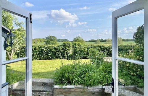Great Leighs Cottage | Chelmsford Cottage Homestay Free Parking