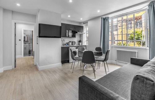 Brompton & Hans Town Apartment | Chelsea Cloisters Serviced Apartments