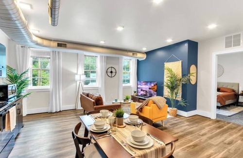 Ypsilanti Apartment | Chelsea Place: Premier Modern Downtown 2BR Loft