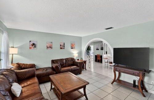 Kingswood House | Chelsea Way Getaway Bright 4BR Family Retreat home