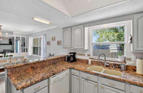 Kingswood House | Chelsea Way Getaway Bright 4BR Family Retreat home