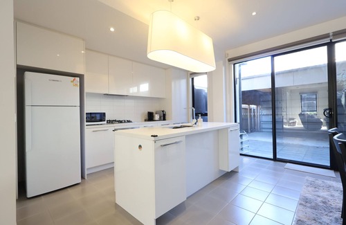 Cheltenham House | Cheltenham Southland Family Retreat Entire 3BR, Southland Family Retreat Entire 3BR 2.5 Bath modern