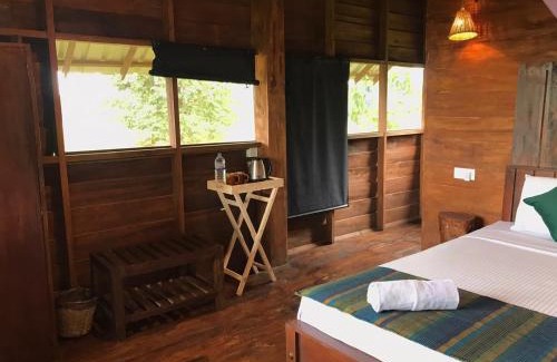 Sigiriya Resort | Chena Huts Eco Resort