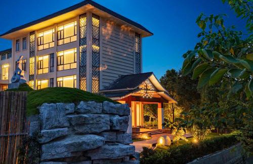 Chengdu Hotel | Chengdu Flowing Strings peninsula boutique hotel-Orange Guitar Museum